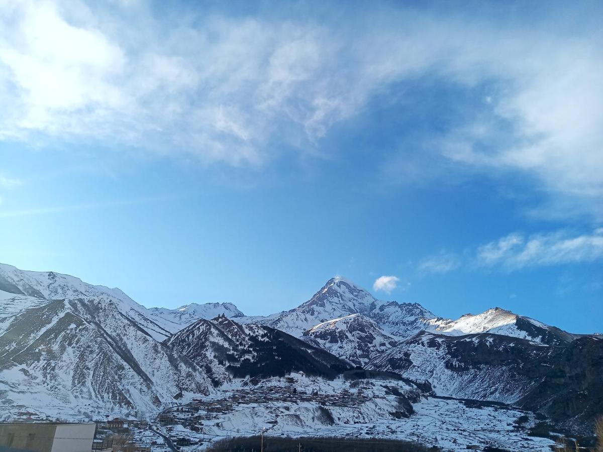 Guest House Sunset Kazbegi Exterior foto