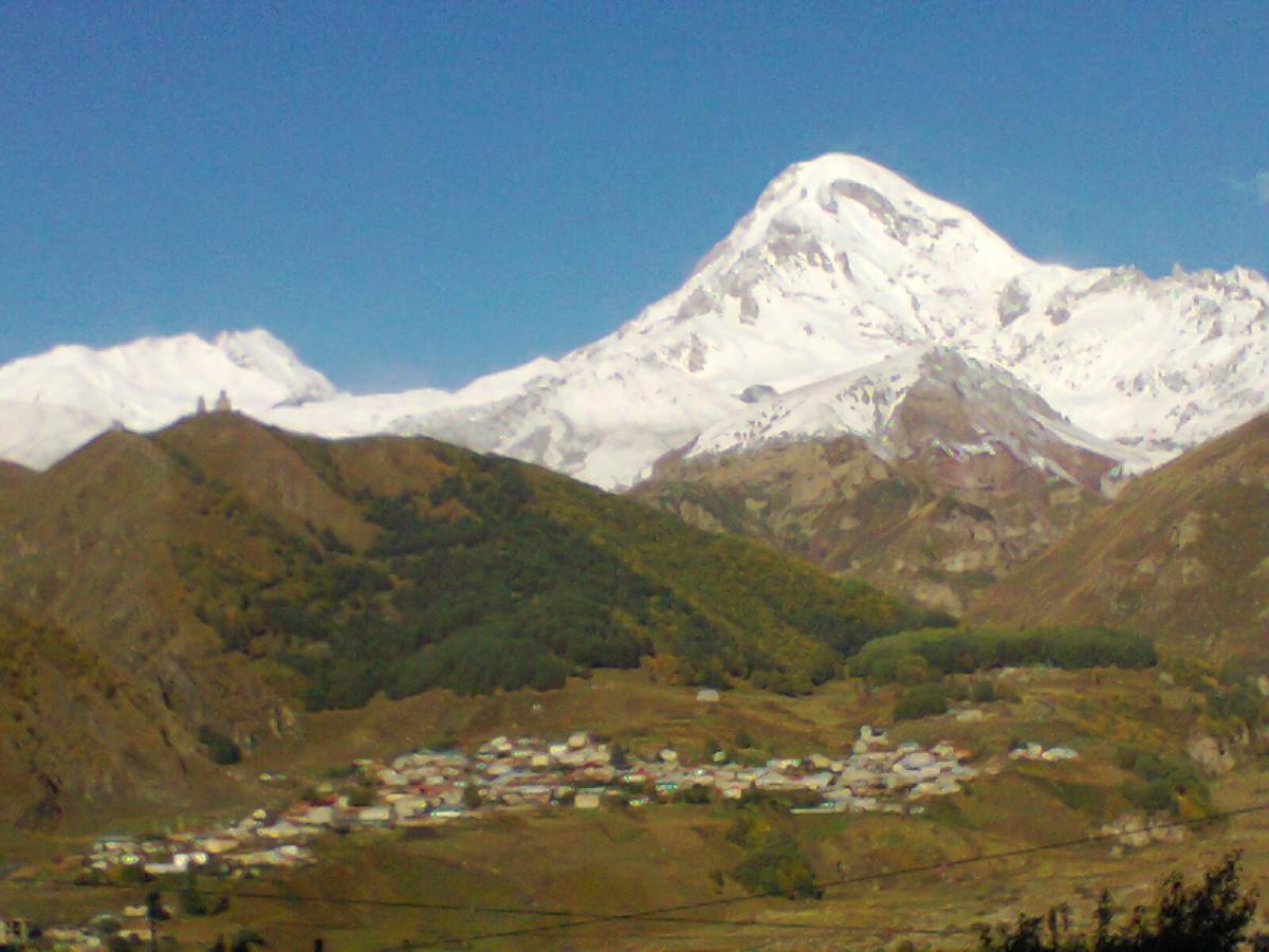 Guest House Sunset Kazbegi Exterior foto