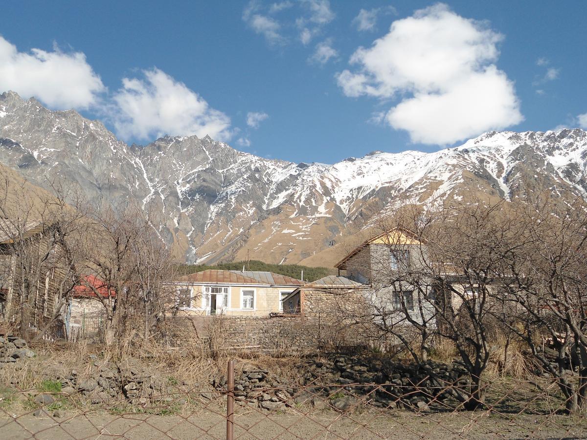 Guest House Sunset Kazbegi Exterior foto