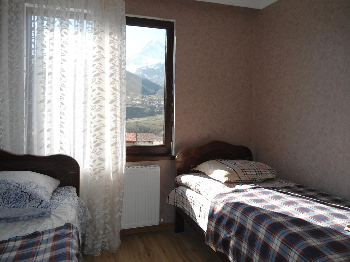 Guest House Sunset Kazbegi Exterior foto