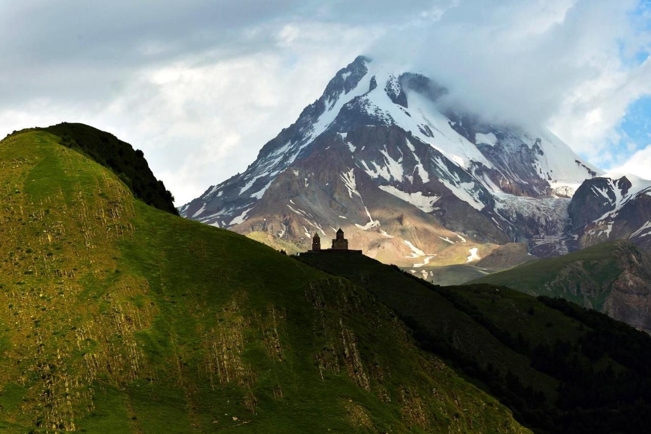 Guest House Sunset Kazbegi Exterior foto