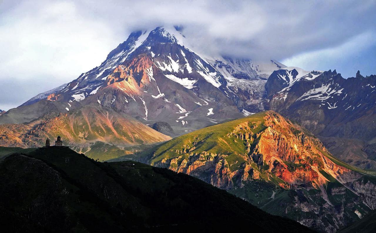 Guest House Sunset Kazbegi Exterior foto